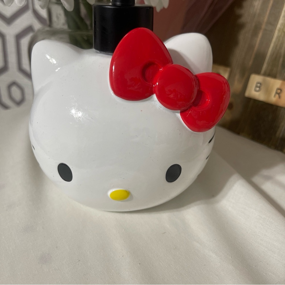 SANRIO HELLO KITTY SOAP DISPENSER RED BOW CERAMIC